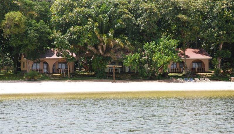 Sesse_island_beach_uganda-accomodation-hotels